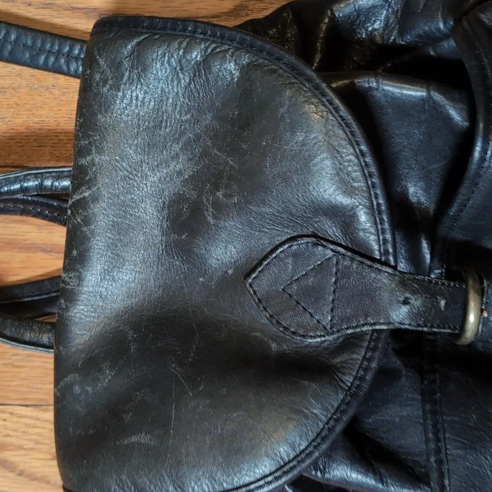 Vtg Women's Black Leather Drawstring Backpack Flap Buckle Plaid Lining HC India